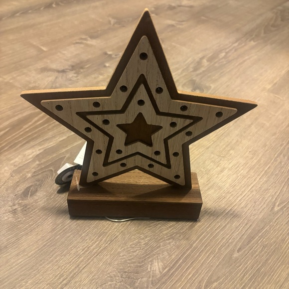NWT Target Wondershop 9" Battery Operated Lit
Decorative Wooden Star - Picture 4 of 5